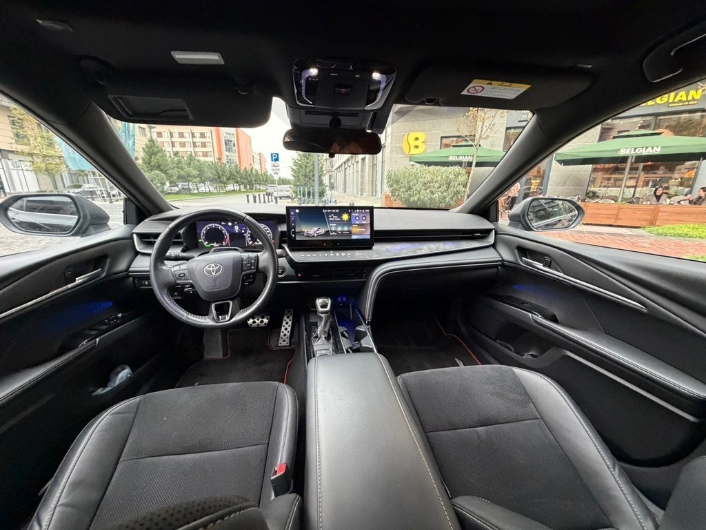 2025 Toyota Camry, 2.0L, 46000km - Image 4