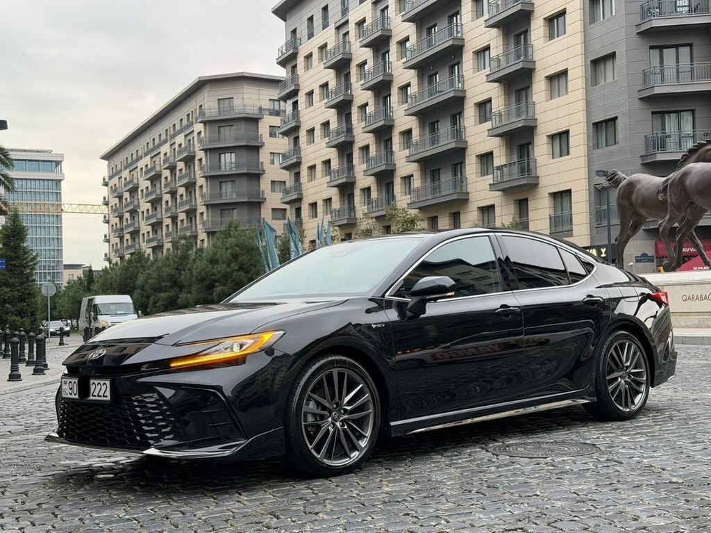 2025 Toyota Camry, 2.0L, 46000km - Image 6