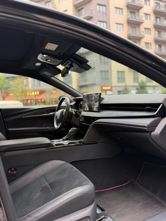 2025 Toyota Camry, 2.0L, 46000km - Image 10