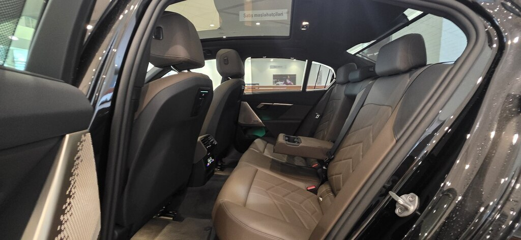 2024 BMW i5, 0.0L, 0km - Image 13