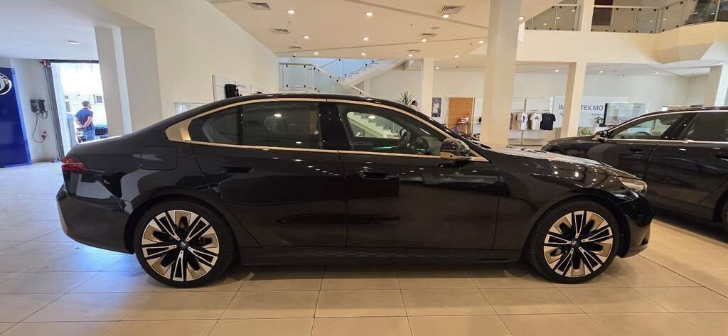 2024 BMW i5, 0.0L, 0km - Image 6