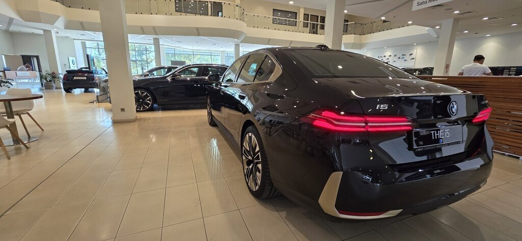 2024 BMW i5, 0.0L, 0km - Image 9