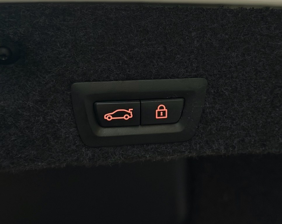 2016 BMW 528, 2.0L, 130000km - Image 17