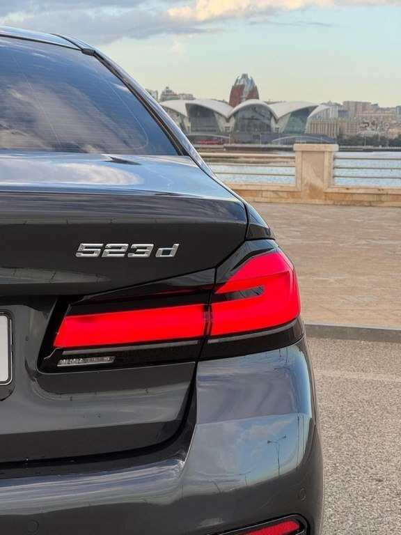 2022 BMW 523d, 2.0L, 109000km - Image 4