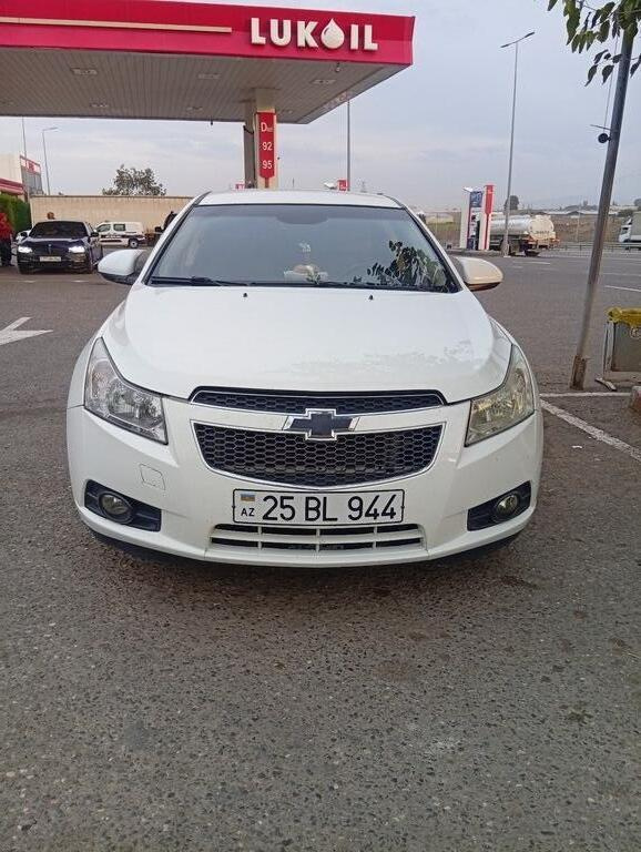 2013 Chevrolet Cruze, 1.6L, 300000km - Image 1