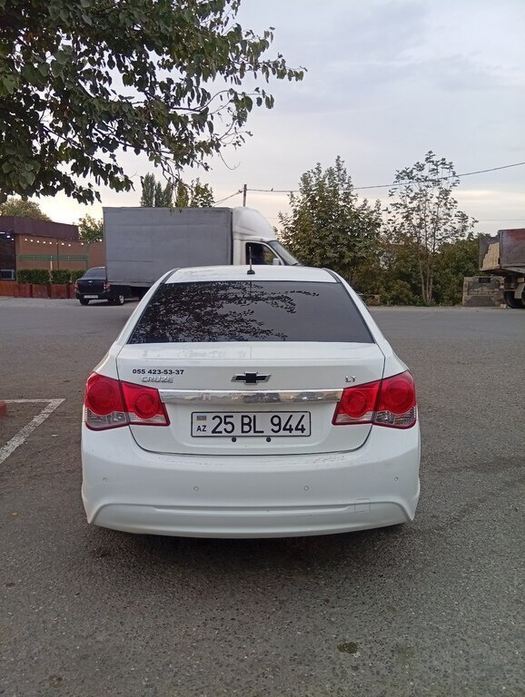 2013 Chevrolet Cruze, 1.6L, 300000km - Image 2