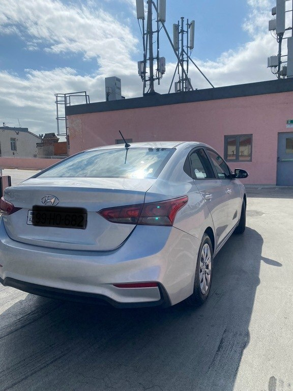 2018 Hyundai Accent, 1.6L, 76000km - Image 3