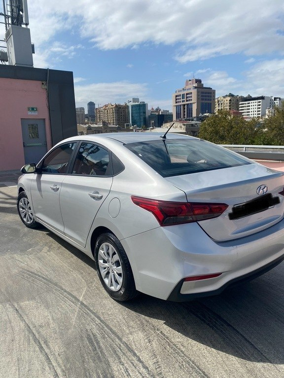 2018 Hyundai Accent, 1.6L, 76000km - Image 4