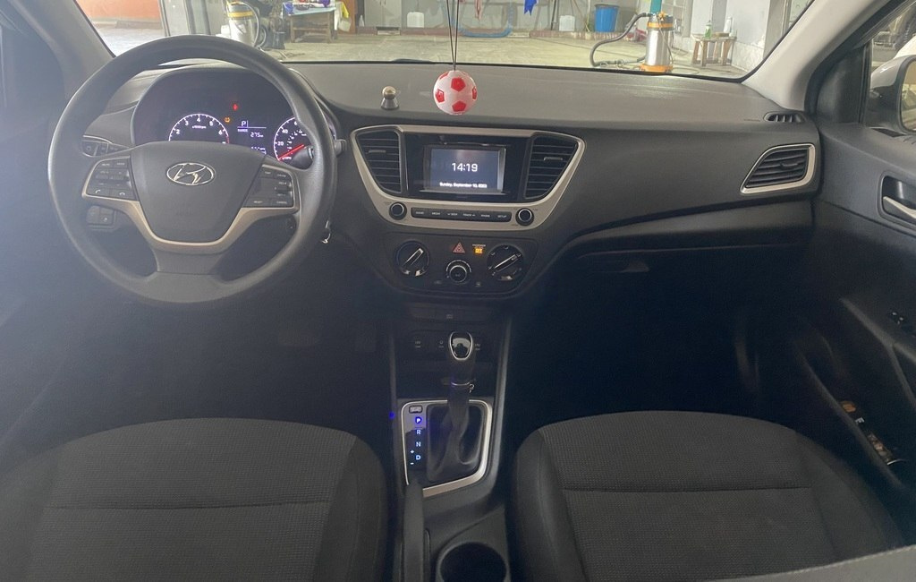 2018 Hyundai Accent, 1.6L, 76000km - Image 5