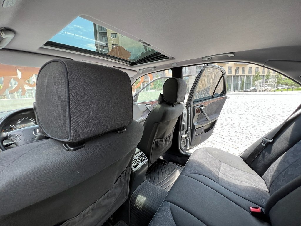 2000 Mercedes E 220, 2.2L, 304861km - Image 15