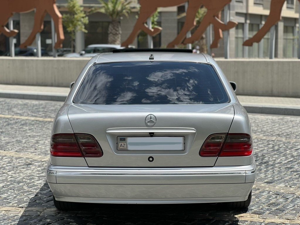 2000 Mercedes E 220, 2.2L, 304861km - Image 6