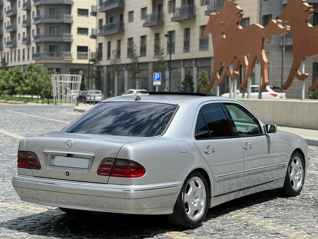 2000 Mercedes E 220, 2.2L, 304861km - Image 7