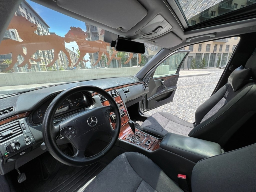 2000 Mercedes E 220, 2.2L, 304861km - Image 9