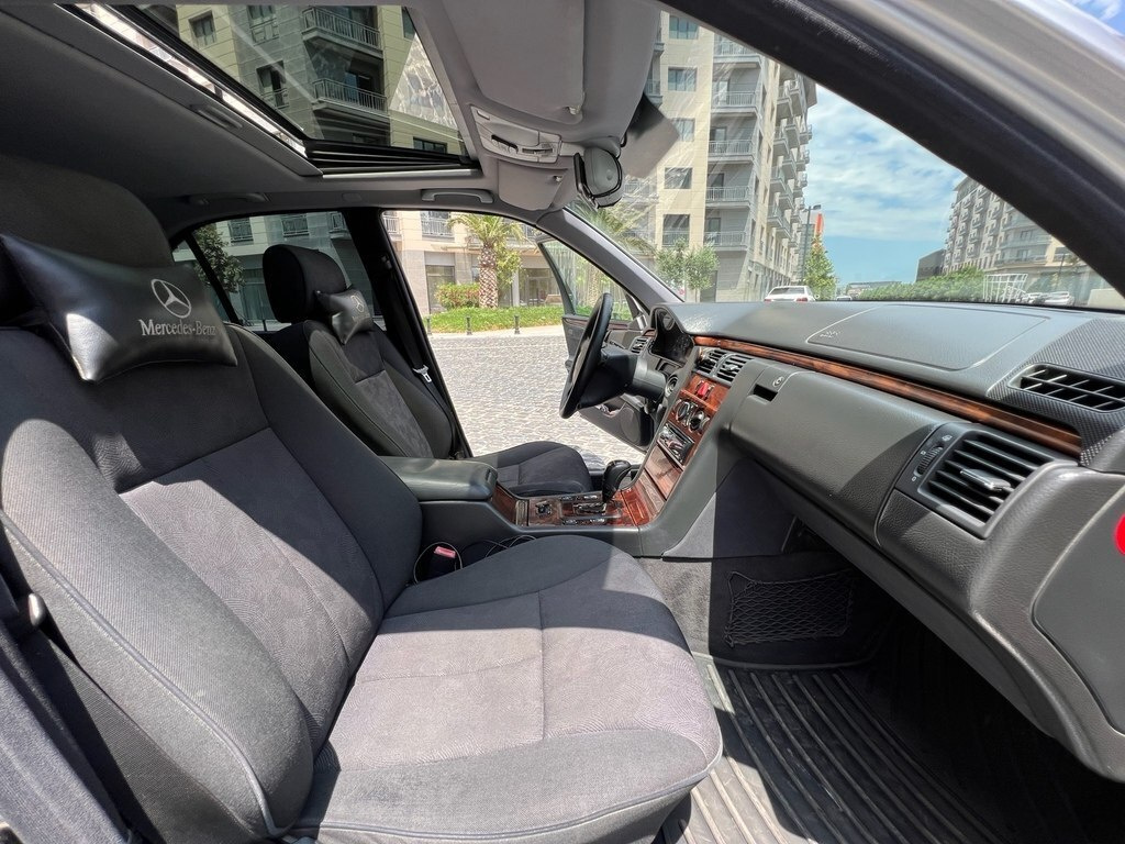 2000 Mercedes E 220, 2.2L, 304861km - Image 10