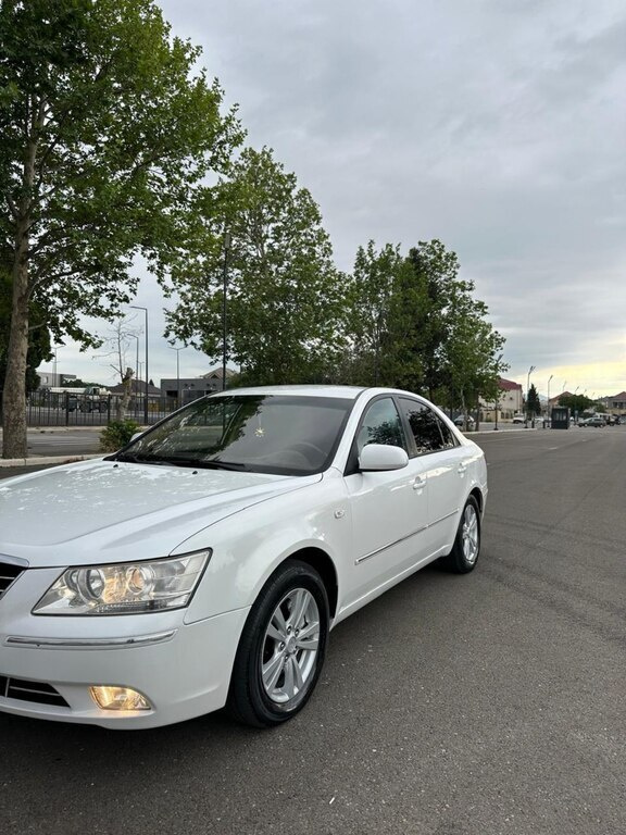 2008 Hyundai Sonata, 2.0L, 268000km - Image 4