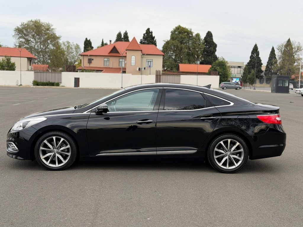 2015 Hyundai Grandeur, 2.2L, 224000km - Image 12