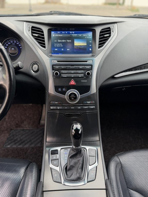 2015 Hyundai Grandeur, 2.2L, 224000km - Image 15