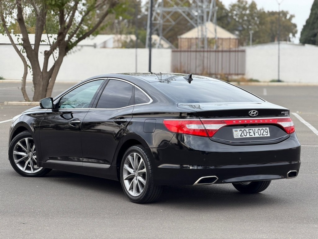 2015 Hyundai Grandeur, 2.2L, 224000km - Image 4