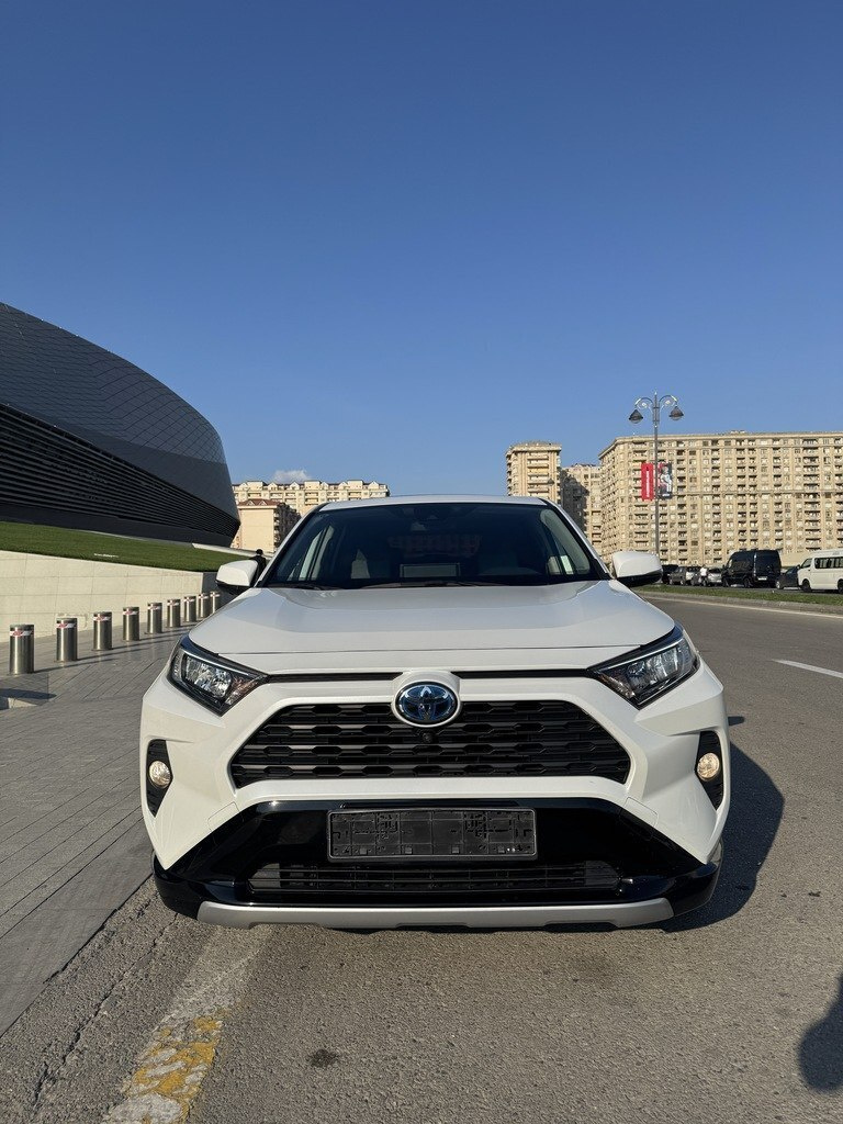 2022 Toyota RAV4, 2.5L, 85000km - Image 1