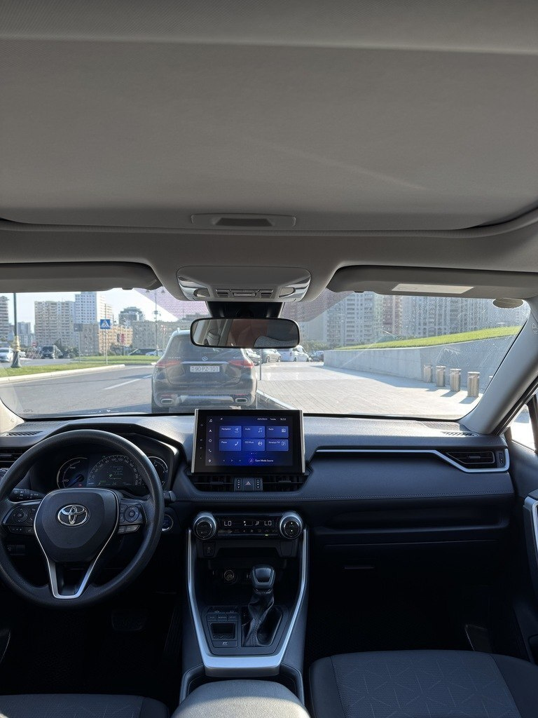 2022 Toyota RAV4, 2.5L, 85000km - Image 3