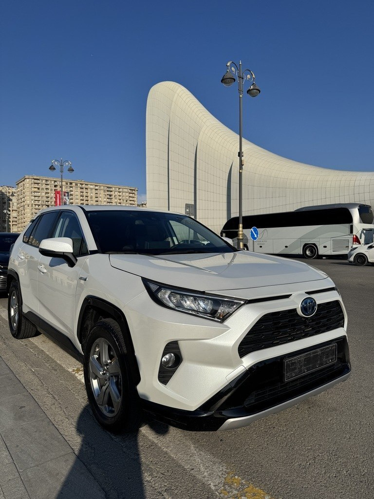 2022 Toyota RAV4, 2.5L, 85000km - Image 4