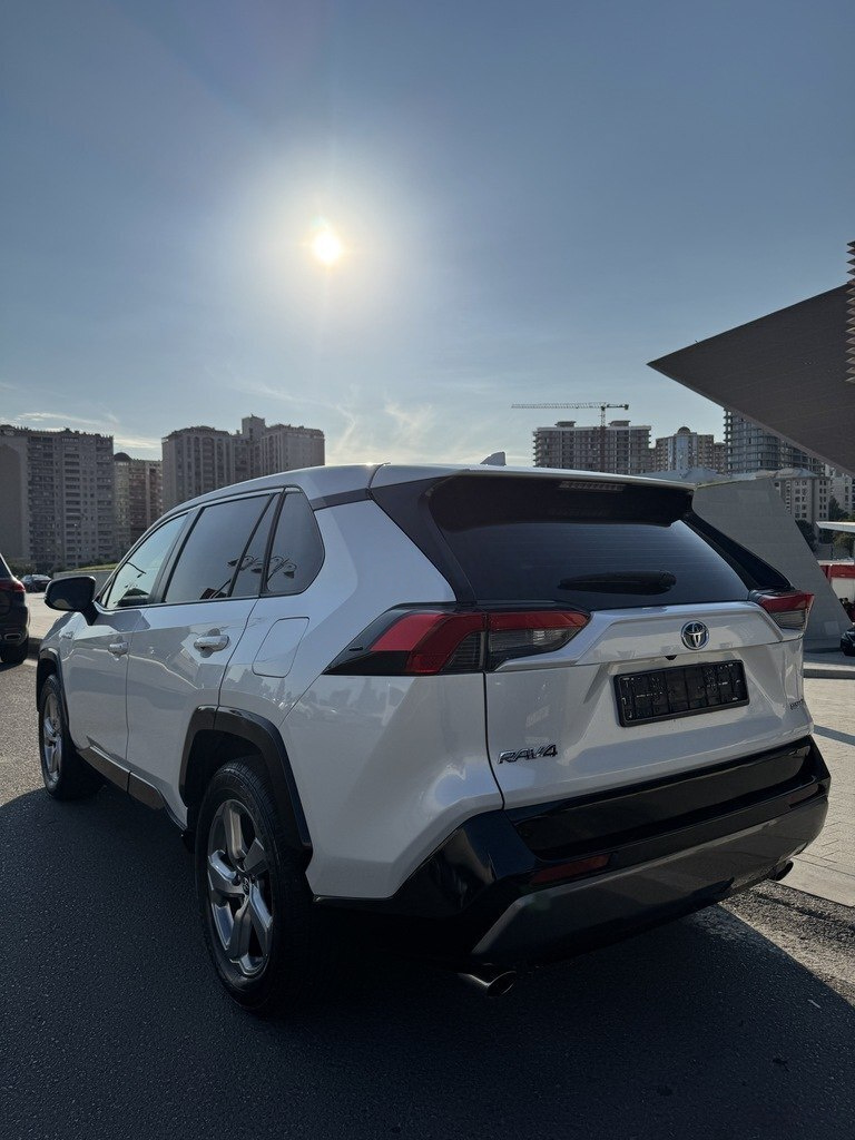 2022 Toyota RAV4, 2.5L, 85000km - Image 7