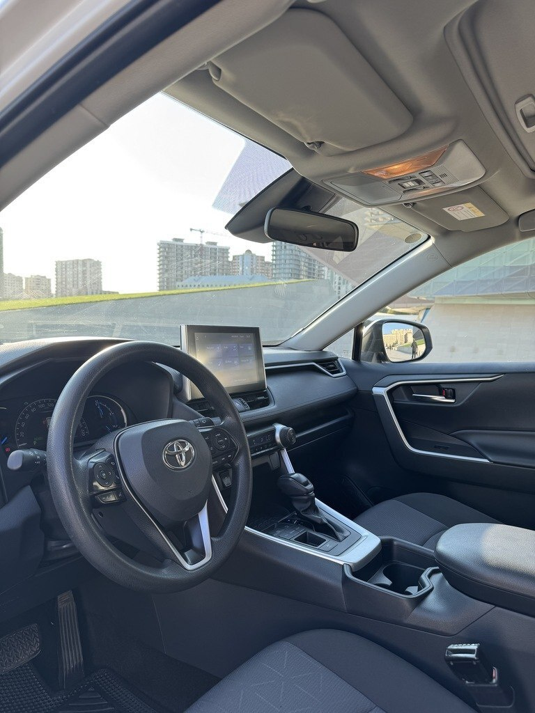 2022 Toyota RAV4, 2.5L, 85000km - Image 8