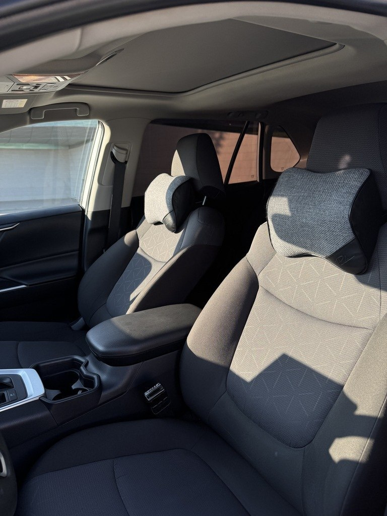 2022 Toyota RAV4, 2.5L, 85000km - Image 10
