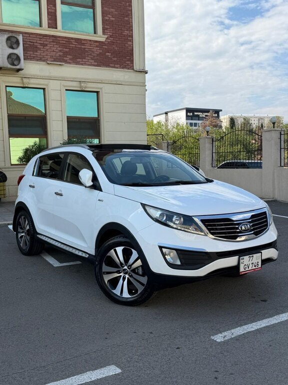 2012 Kia Sportage, 2.4L, 167000km - Image 1