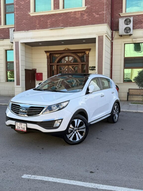 2012 Kia Sportage, 2.4L, 167000km - Image 2