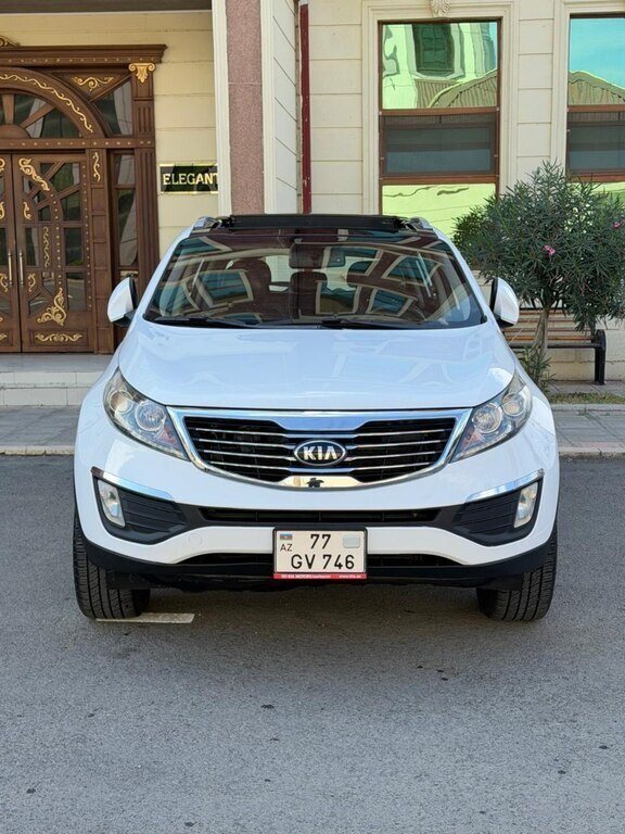 2012 Kia Sportage, 2.4L, 167000km - Image 4