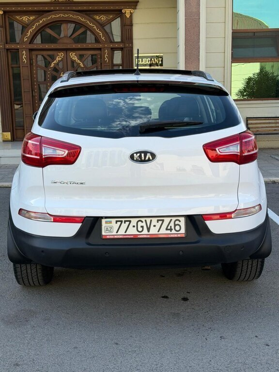2012 Kia Sportage, 2.4L, 167000km - Image 5