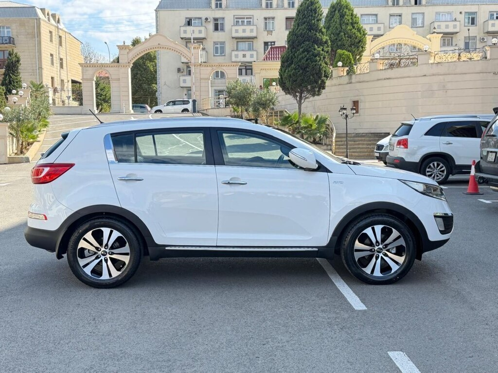 2012 Kia Sportage, 2.4L, 167000km - Image 6