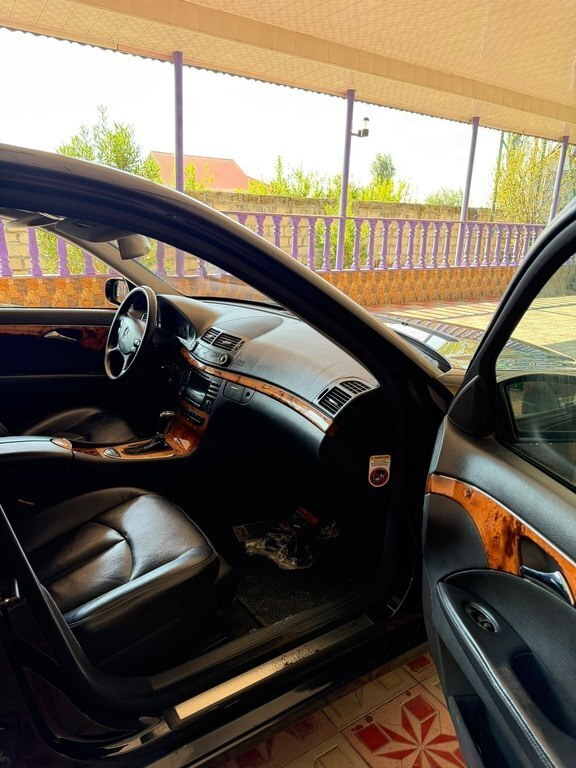 2005 Mercedes E 280, 3.0L, 310000km - Image 12