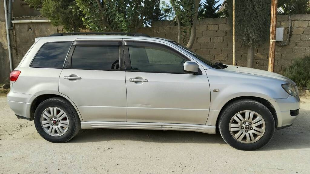 2001 Mitsubishi Airtrek, 2.0L, 307282km - Image 2