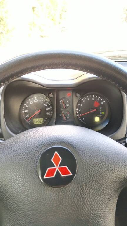 2001 Mitsubishi Airtrek, 2.0L, 307282km - Image 11