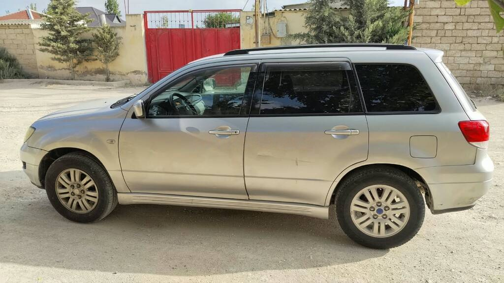 2001 Mitsubishi Airtrek, 2.0L, 307282km - Image 3