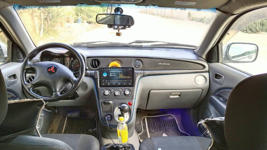 2001 Mitsubishi Airtrek, 2.0L, 307282km - Image 7