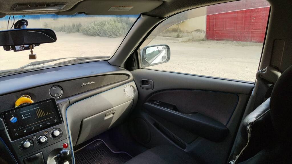 2001 Mitsubishi Airtrek, 2.0L, 307282km - Image 8