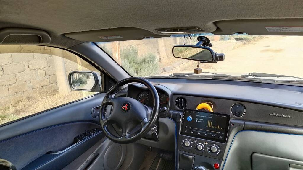 2001 Mitsubishi Airtrek, 2.0L, 307282km - Image 9