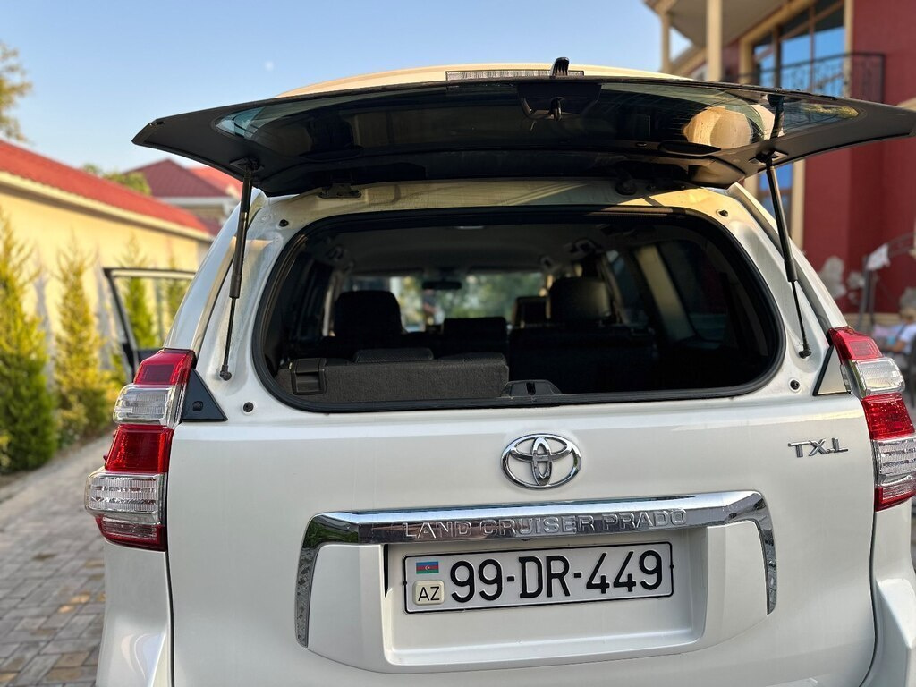 2012 Toyota Land Cruiser Prado, 2.7L, 263000km - Image 11