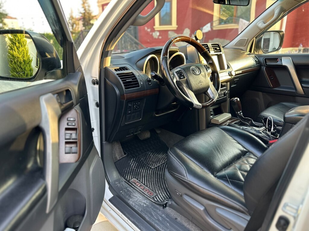 2012 Toyota Land Cruiser Prado, 2.7L, 263000km - Image 13