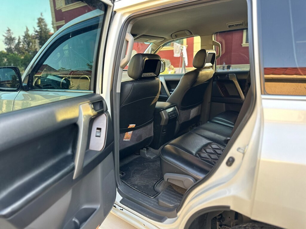 2012 Toyota Land Cruiser Prado, 2.7L, 263000km - Image 5