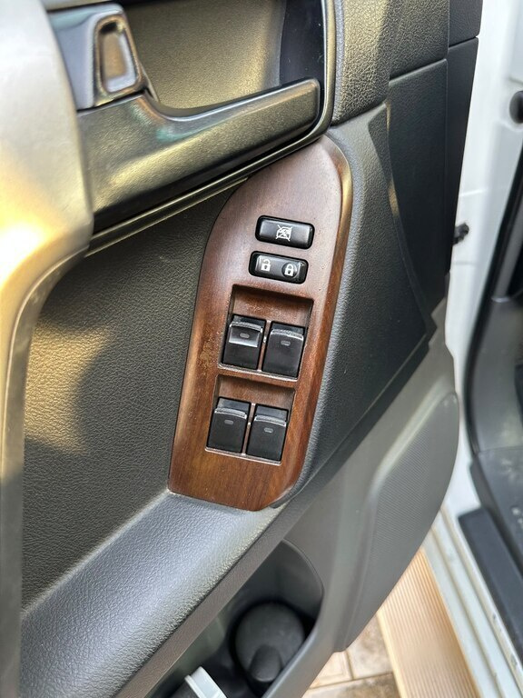 2012 Toyota Land Cruiser Prado, 2.7L, 263000km - Image 7