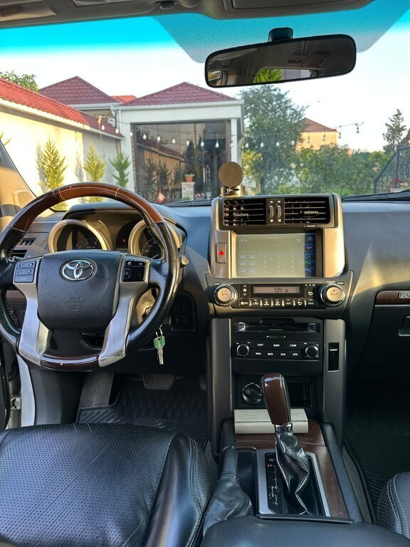 2012 Toyota Land Cruiser Prado, 2.7L, 263000km - Image 9