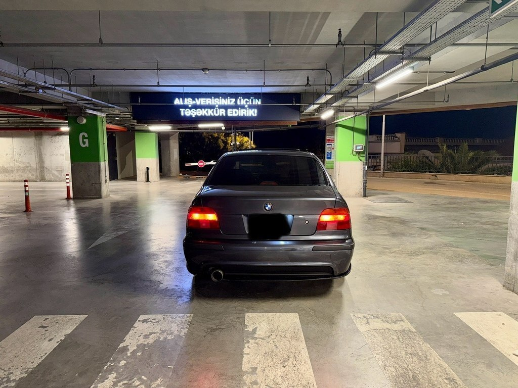 1997 BMW 528, 2.8L, 470000km - Image 2