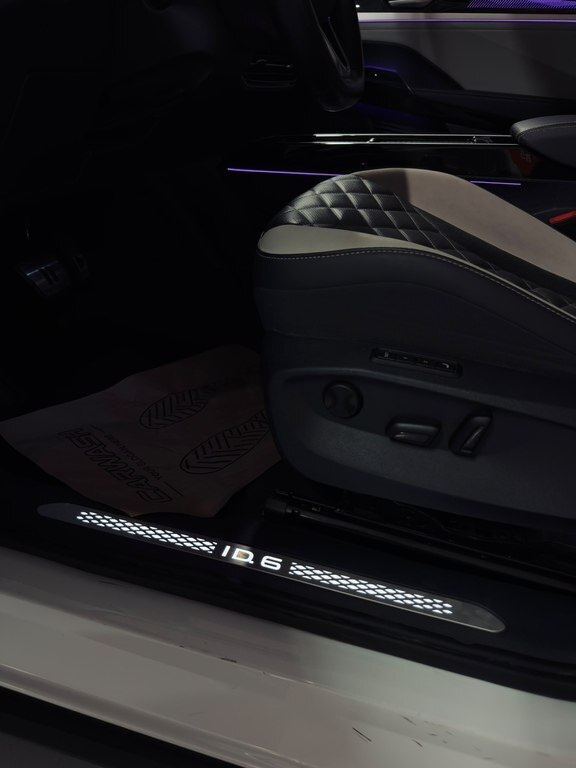 2022 Volkswagen ID.6 Crozz, 0.0L, 28000km - Image 14