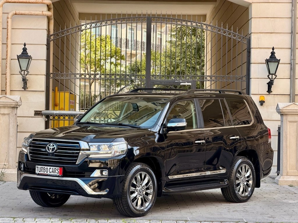 2019 Toyota Land Cruiser, 4.0L, 92000km - Image 1