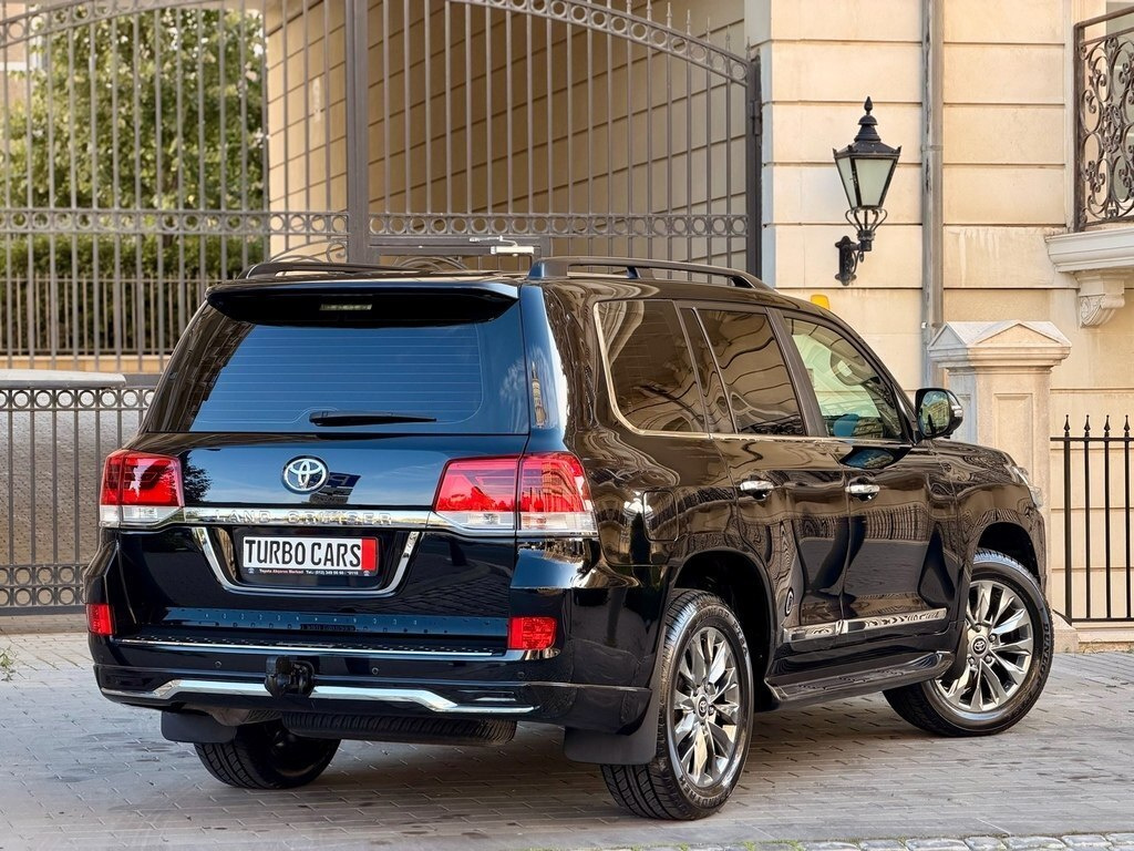 2019 Toyota Land Cruiser, 4.0L, 92000km - Image 2