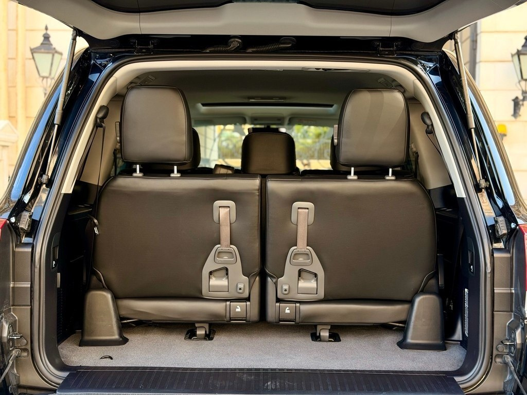 2019 Toyota Land Cruiser, 4.0L, 92000km - Image 11
